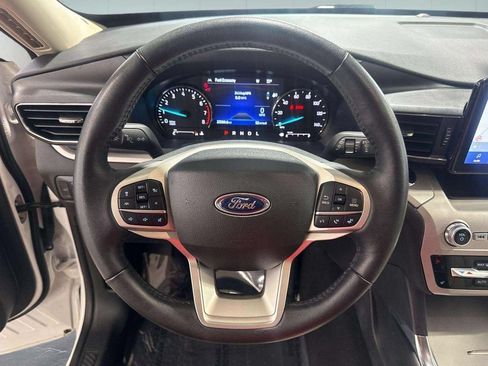 Used 2023 Ford Explorer XLT w/ Equipment Group 202A AWD/4WD image 18