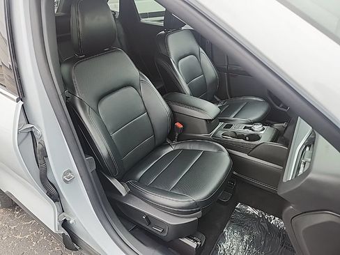 Used 2025 Ford Escape Platinum AWD/4WD image 35