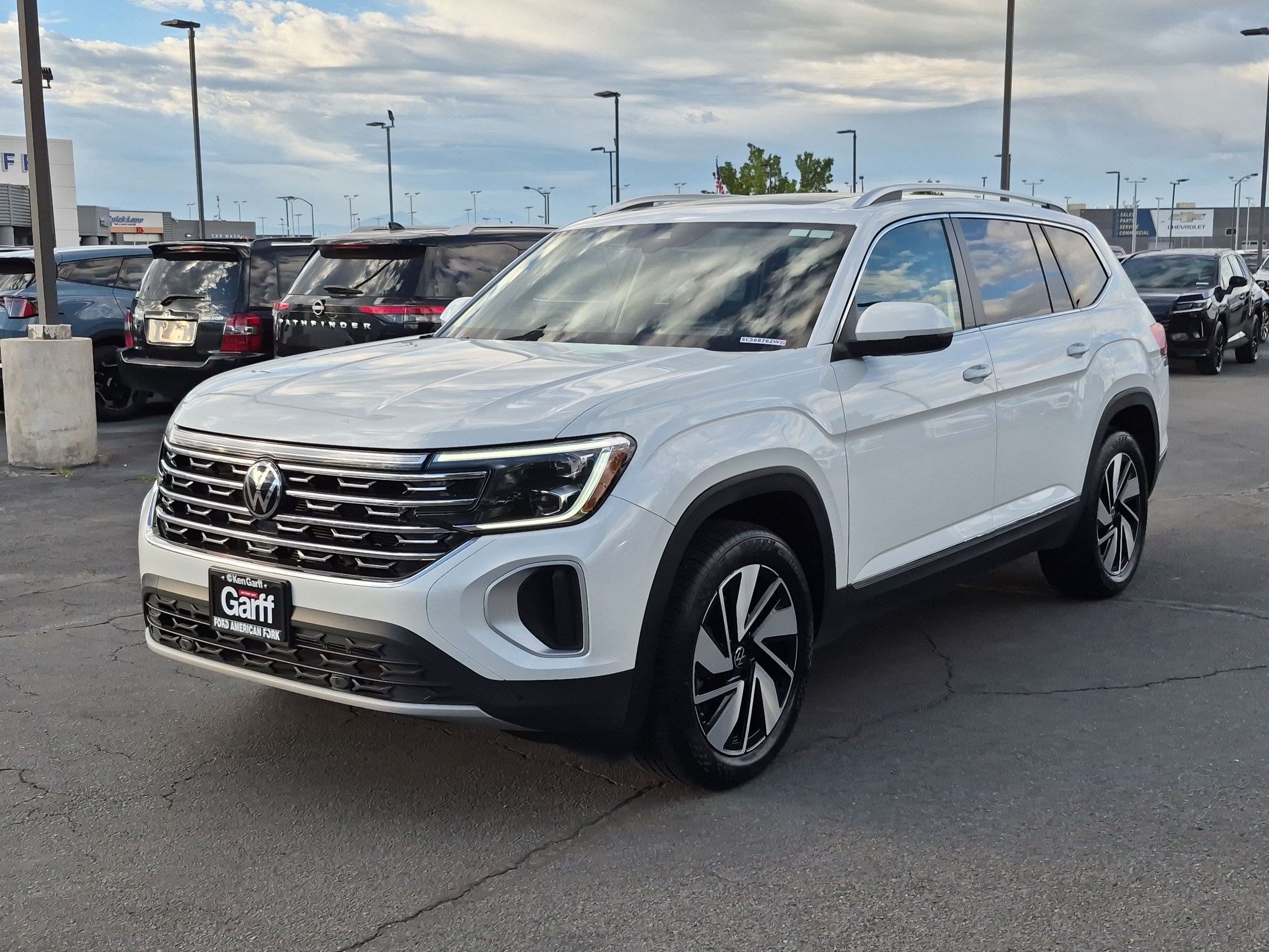 Used 2025 Volkswagen Atlas SEL AWD/4WD image 11