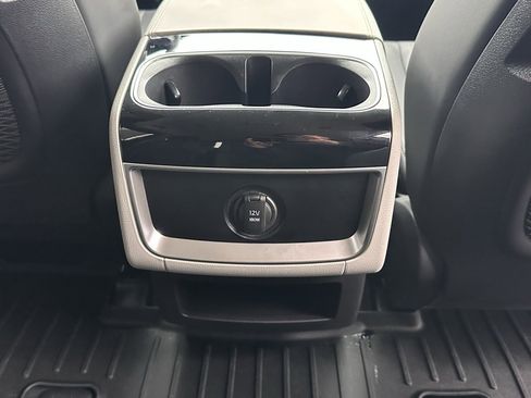 Used 2024 Kia Carnival EX image 17