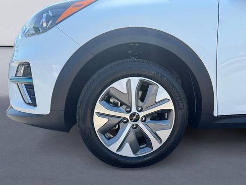 Used 2022 Kia Niro EX FWD image 8