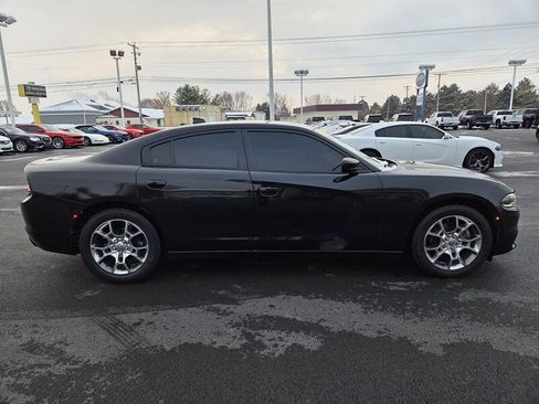 Used 2016 Dodge Charger SXT AWD/4WD image 2
