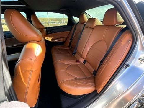 Used 2020 Toyota Avalon Limited image 21
