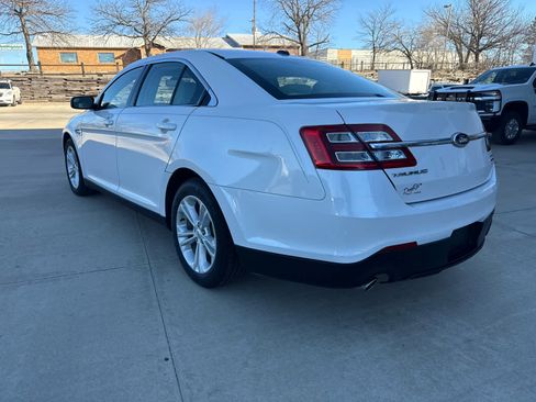 Used 2014 Ford Taurus SEL image 8