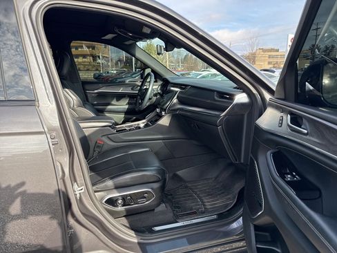 Used 2022 Jeep Grand Cherokee L Overland w/ Advanced Protech Group III image 7