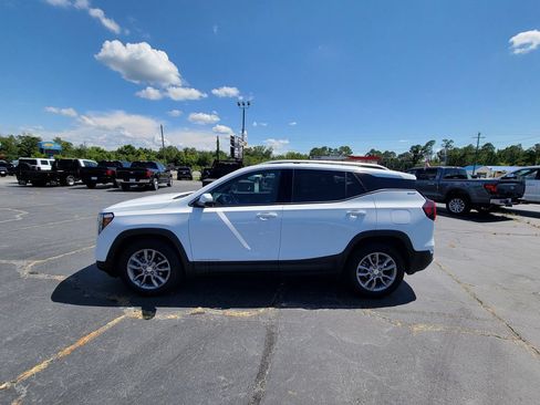 Used 2024 GMC Terrain SLT AWD/4WD image 2