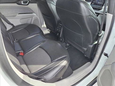 Used 2024 Jeep Compass Latitude image 18