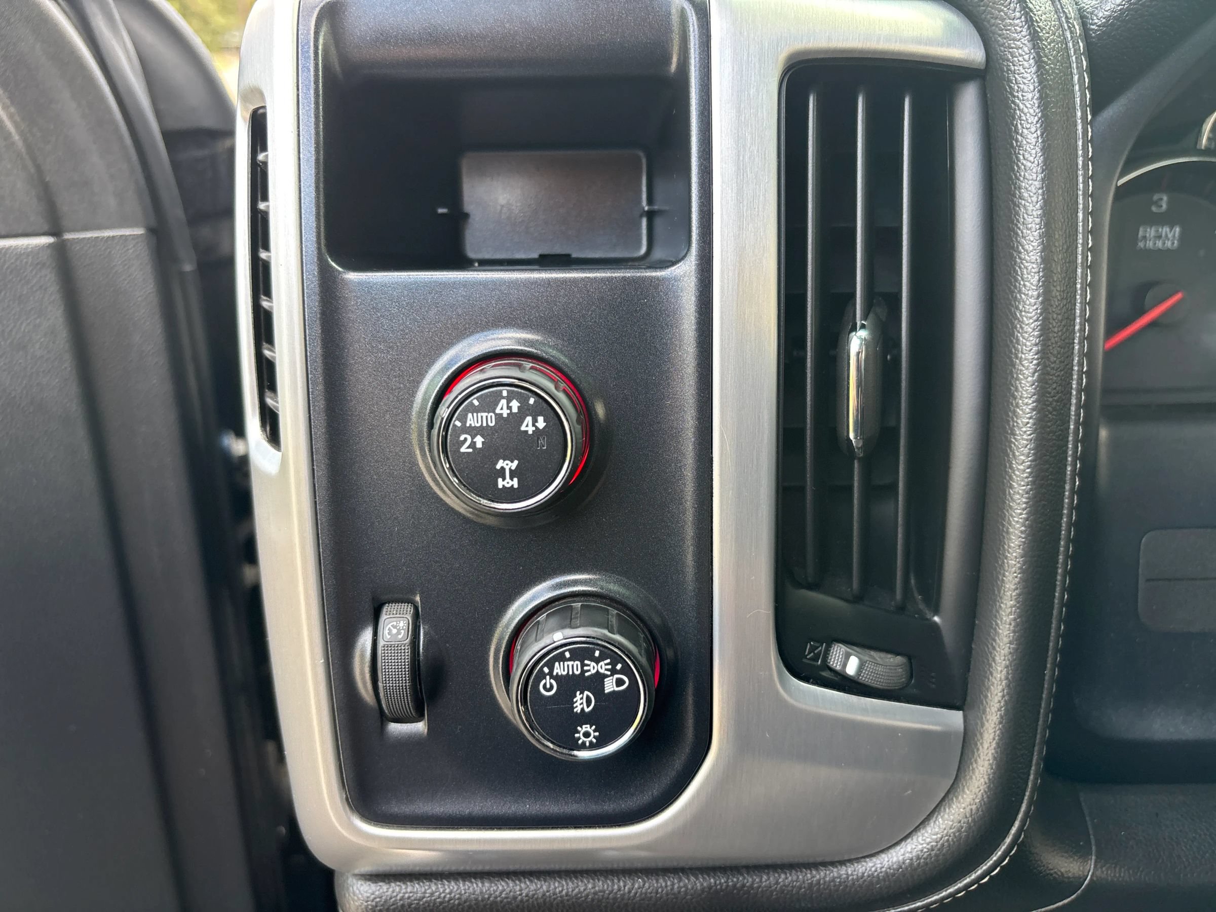 Used 2016 GMC Sierra 1500 SLE w/ SLE Value Package AWD/4WD image 9