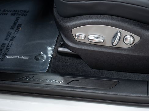New 2026 Porsche Macan Turbo AWD/4WD image 15