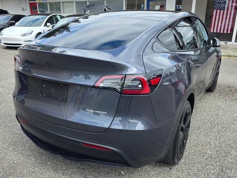 Used 2023 Tesla Model Y Long Range AWD/4WD image 5