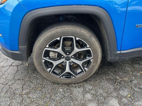 Used 2025 Jeep Compass Limited image 30