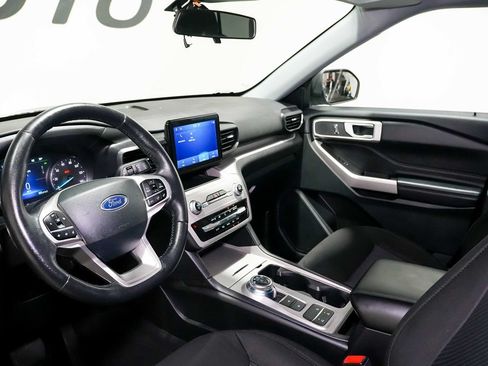 Used 2023 Ford Explorer XLT RWD image 18