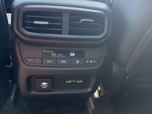 Used 2023 Honda Pilot TrailSport image 25