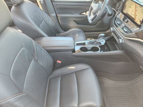 Used 2023 Nissan Altima 2.5 SR w/ SR Premium Package image 10