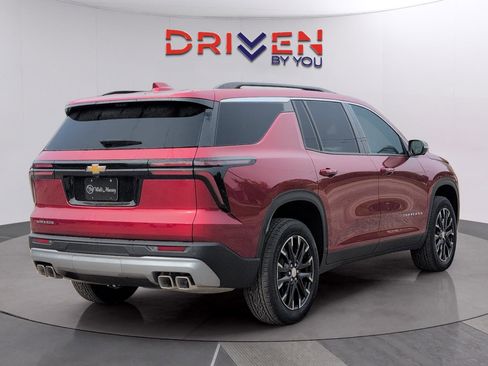 New 2026 Chevrolet Traverse LT w/ Sun and Wheel Package FWD image 5