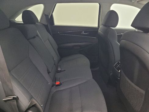 Used 2020 Kia Sorento LX FWD image 19