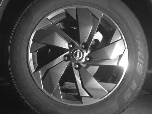 Used 2025 Nissan Rogue SV image 14