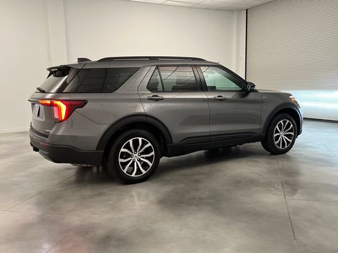 Used 2025 Ford Explorer ST-Line AWD/4WD image 7