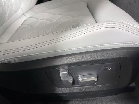 Used 2023 BMW X5 xDrive40i w/ Premium Package image 16