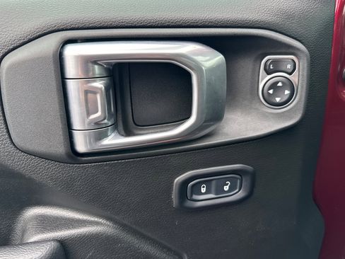 Used 2022 Jeep Wrangler Sport S image 12