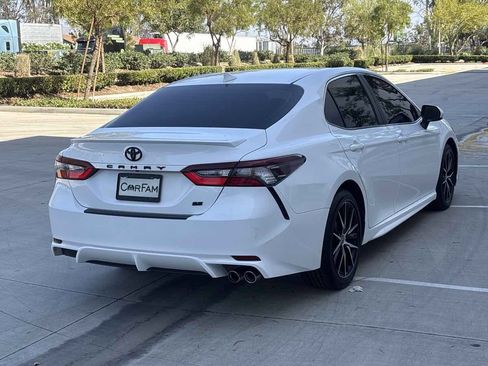 Used 2021 Toyota Camry SE w/ Carpet Mat Package (TMS) FWD image 3