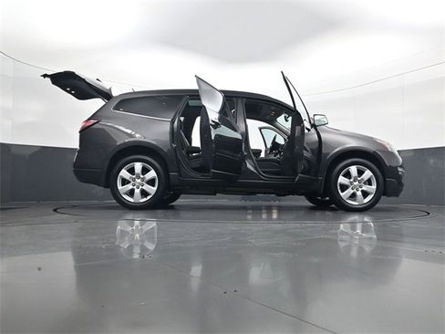 Certified 2017 Chevrolet Traverse LT w/ Style and Technology Package image 34