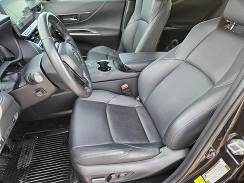 Used 2023 Toyota Venza Nightshade image 15