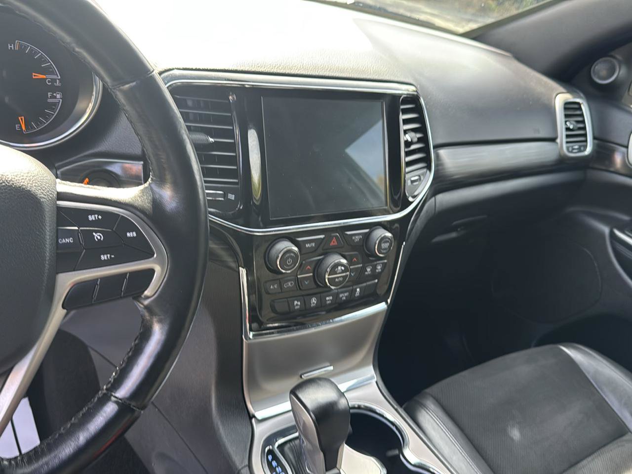 Used 2021 Jeep Grand Cherokee Laredo X AWD/4WD image 8