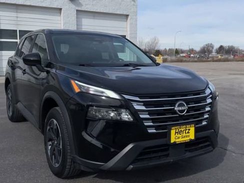 Used 2025 Nissan Rogue SV image 4