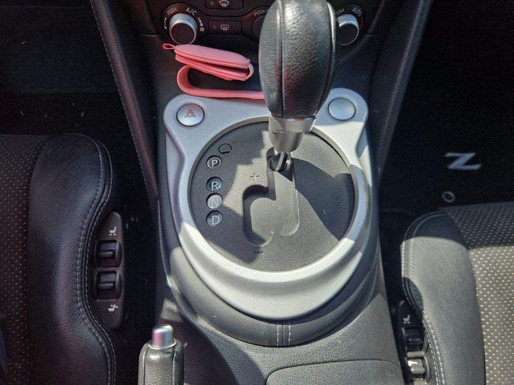 Used 2015 Nissan 370Z Touring RWD image 11