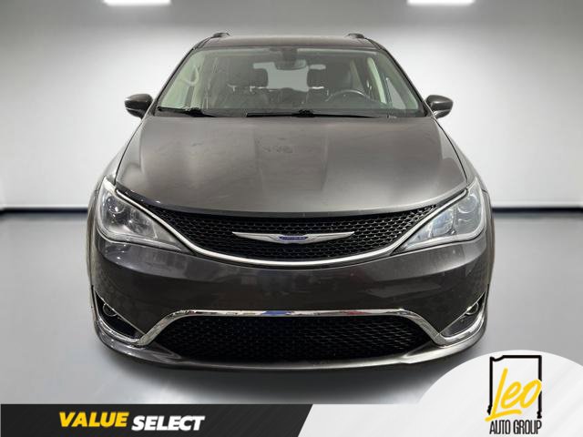 Used 2020 Chrysler Pacifica Touring-L w/ Tire & Wheel Group FWD image 2
