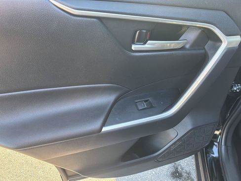 Used 2025 Toyota RAV4 XLE AWD/4WD image 24