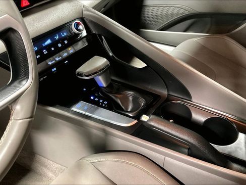 Used 2025 Hyundai Elantra Sport FWD image 17