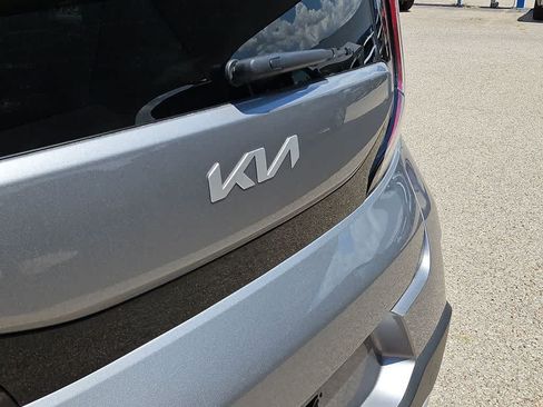 Used 2025 Kia Soul LX w/ LX Technology Package FWD image 11