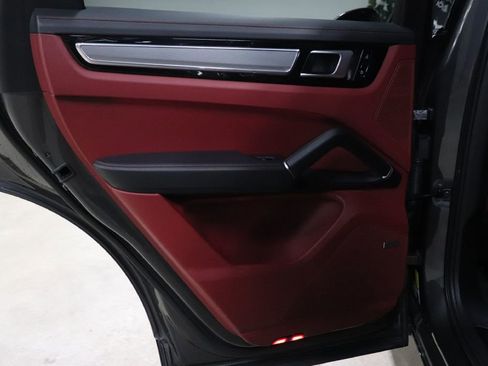 Used 2021 Porsche Cayenne GTS image 20