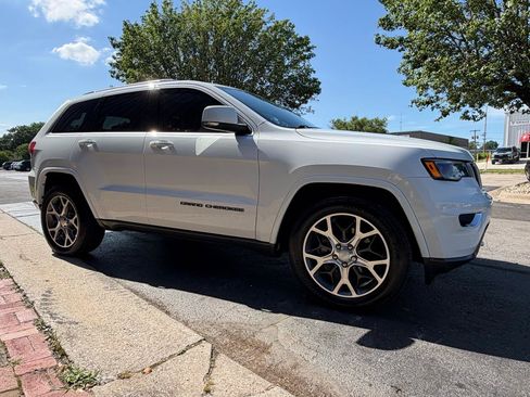 Used 2018 Jeep Grand Cherokee Limited AWD/4WD image 11