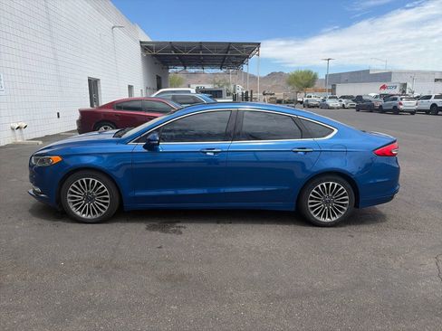 Used 2017 Ford Fusion SE w/ Fusion SE Technology Package FWD image 2