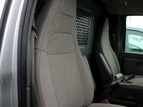 Used 2018 Chevrolet Express 2500 w/ Driver Convenience Package image 41