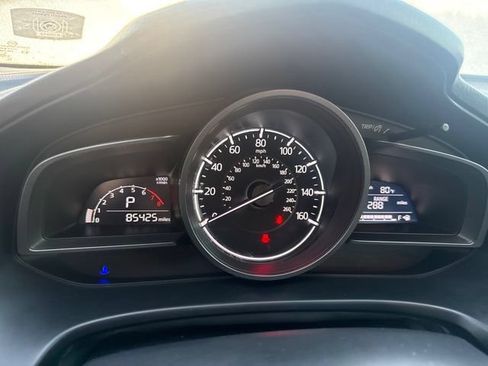 Used 2018 MAZDA MAZDA3 Touring FWD image 7