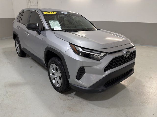 Used 2023 Toyota RAV4 LE FWD image 4