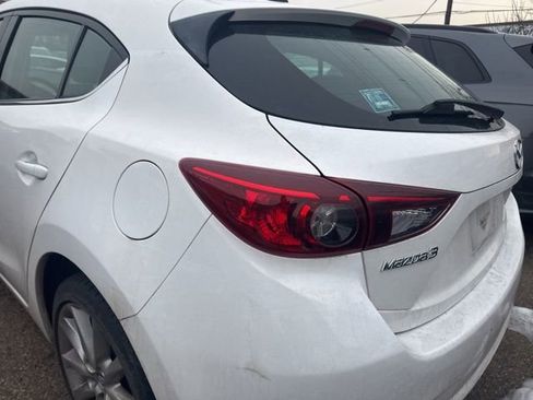 Used 2017 MAZDA MAZDA3 Touring image 8