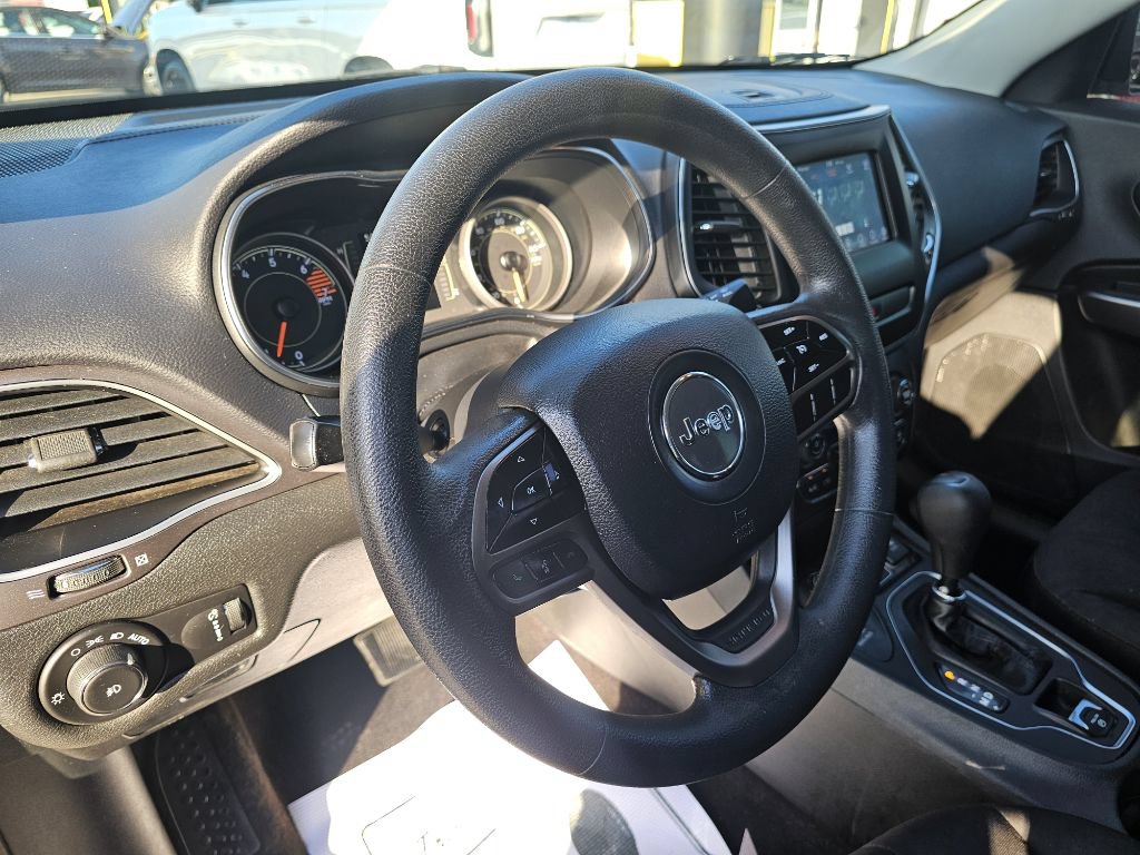 Used 2019 Jeep Cherokee Latitude w/ Popular Appearance Group AWD/4WD image 17