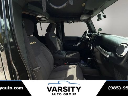 Used 2013 Jeep Wrangler Unlimited Sahara w/ Connectivity Group AWD/4WD image 19