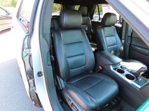 Used 2013 Ford Explorer XLT AWD/4WD image 18