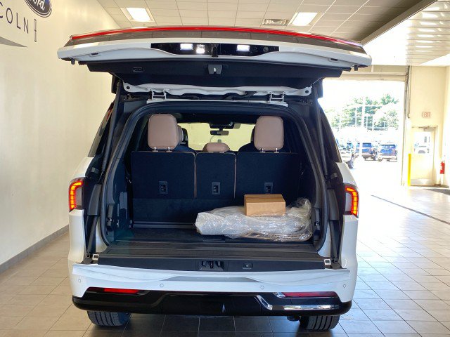 New 2027 Lincoln Navigator Black Label AWD/4WD image 9
