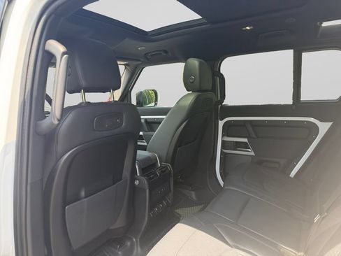 Used 2022 Land Rover Defender 110 S AWD/4WD image 14