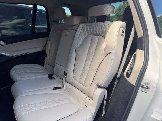 Used 2026 BMW X7 xDrive40i AWD/4WD image 19