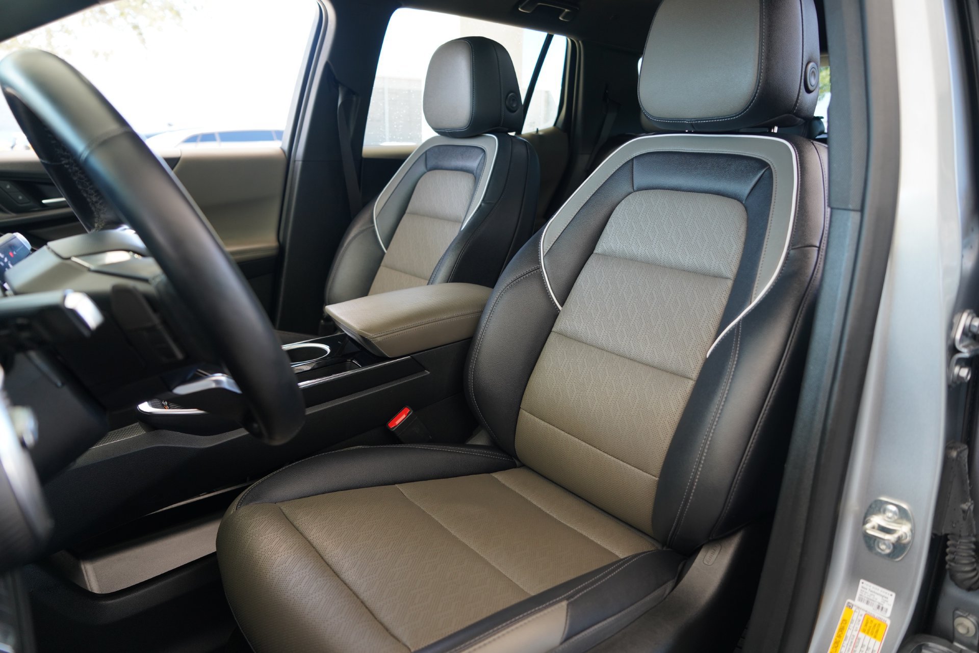 Used 2025 Chevrolet Equinox LT w/ Convenience Package II FWD image 10