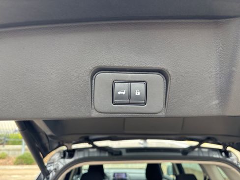 Used 2025 Nissan Rogue SV FWD image 23