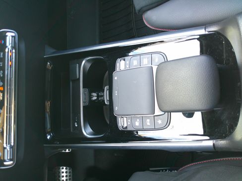 Used 2023 Mercedes-Benz GLB 250 image 39